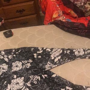 Silk leggings 2x but can fit 3x but it is tight